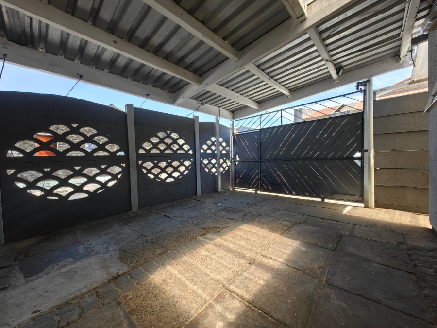 4 Bedroom Property for Sale in Eastridge Western Cape